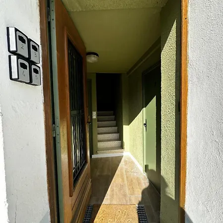 2 Aux Volets Bleus *