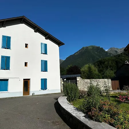 2 Aux Volets Bleus *